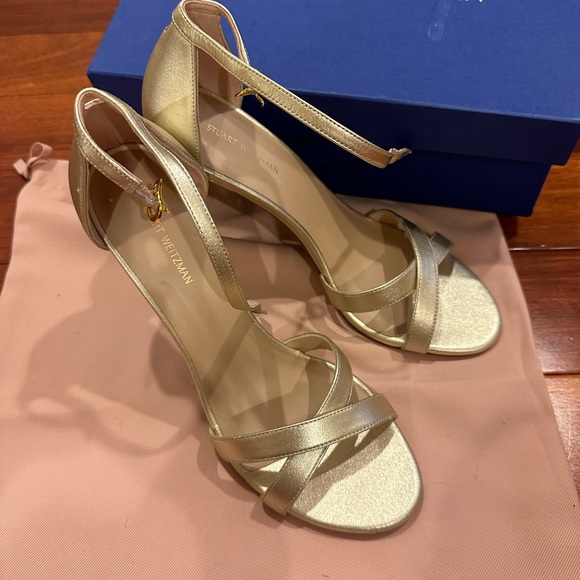 New Stuart Weitzman - Picture 2 of 6
